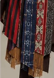 Hem: layered panels with natural fringe